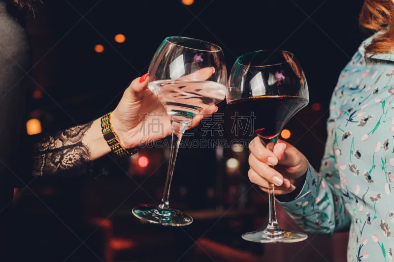 含酒精饮料 干杯 干杯 聚会图片素材下载 稿定素材 含酒精饮料 干杯 干杯 聚会图片素材下载 稿定素材