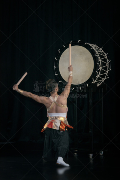 舞台,太鼓,巨大的,黑色背景,背面视角,戏剧表演,暗色,鼓手,仅日本人,仅男人
