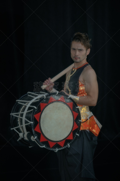 舞台,太鼓,鼓槌,黑色背景,事件,戏剧表演,暗色,鼓手,仅日本人,仅男人