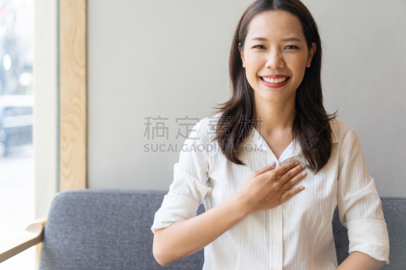 特写,女人,亚洲,青年人,标志,微笑,聋,恳求,出示