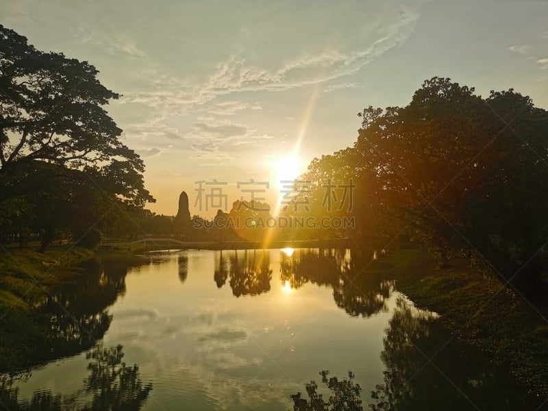 Ayutthaya​ view​ by​ Wat​ Mahathat​ during​sunset