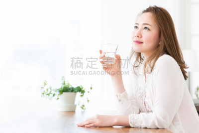 女人,塑胶,现代,饮用水,中国,儿童,朝鲜半岛,日本人,仅一个女人,女孩