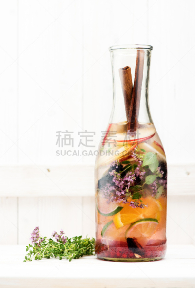 瓶子,柠檬水,轻的,桌子,浆果,木制,生姜,饮料,寒冷,香料
