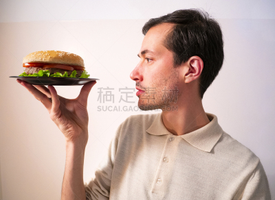 男性美,拿着,青年男人,看,牛肉汉堡,精神振作,检查