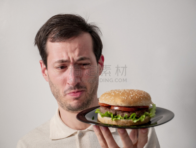 男性美,拿着,青年男人,面部表情,牛肉汉堡,精神振作,厌恶