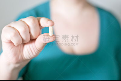 女人,药丸,绿色,衣服