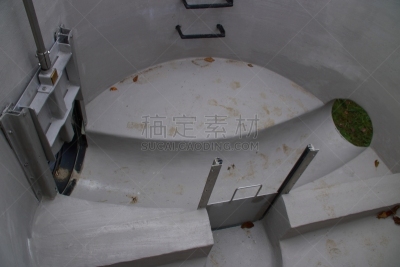 污水,高视角,阳光光束,摄像机拍摄角度,建筑材料,出料孔,图像,矿井,采矿业,排水沟