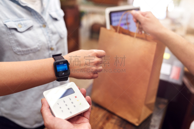 智能手表,商店,特写,女人,非接触支付,拿着,书桌,销售职位,做,读书