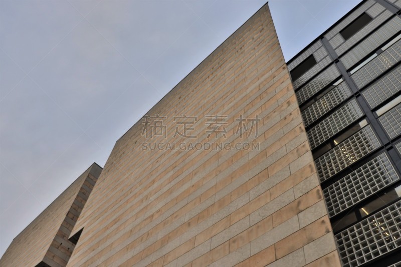 La bibliothèque et médiathèque nommée François Mitterrand à Villeurbanne - Vue extérieure - Ville de Villeurbanne - Département du Rhône - France