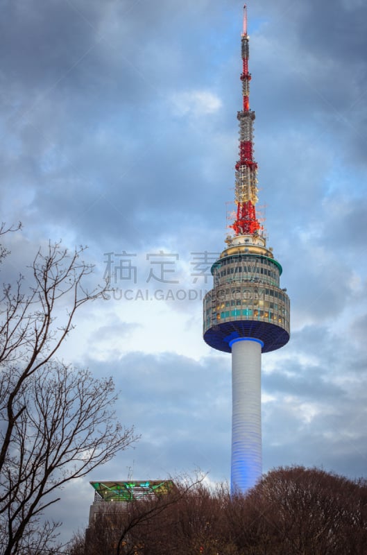 塔,尖顶,南山塔,垂直画幅,建筑,无人,蓝色,城市天际线,户外,南大门