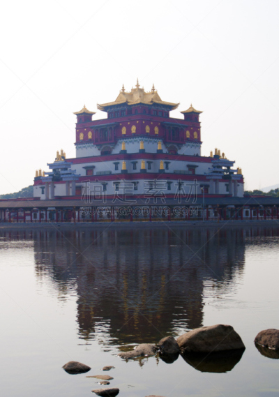 修道院,犹太教会堂,垂直画幅,纪念碑,灵性,无人,户外,湖,过去,非凡的