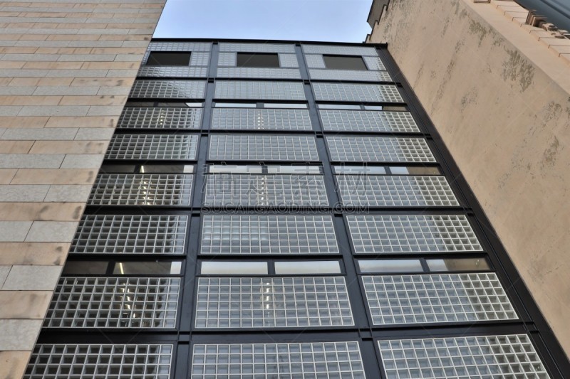 La bibliothèque et médiathèque nommée François Mitterrand à Villeurbanne - Vue extérieure - Ville de Villeurbanne - Département du Rhône - France