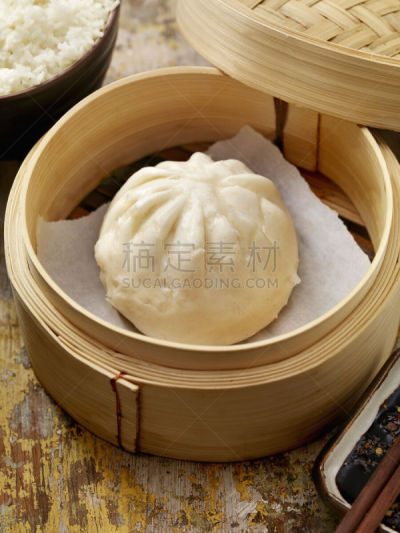 蒸菜,猪肉,小甜面包,中式小笼包,中式外卖,蒸锅,点心,饺子,酱油,垂直画幅