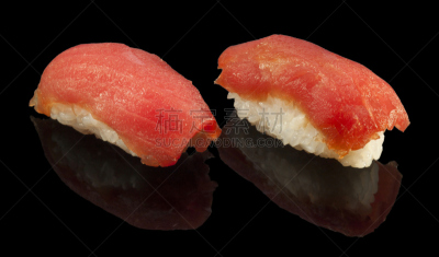 生鱼片寿司,inside out寿司卷,鱼子酱寿司,熏三文鱼,日本青酒,咸水鳗,鳗鱼,寿司卷,水平画幅
