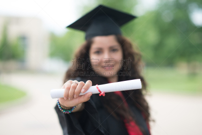 大学,积极行动,学位帽,南欧血统,东亚人,人种,女人,拉美人和西班牙裔人,2015年,户外
