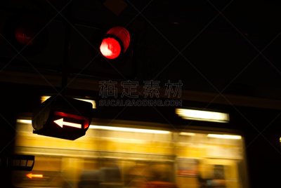 火车,在活动中,城市生活,拦车杆,暗色,照明设备,透过其它物体观看,光亮,技术,迅速