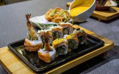 奶酪酱,寿司,虾,背景分离,日本食品,米,斑节对虾,三文鱼,堆,生鱼片寿司